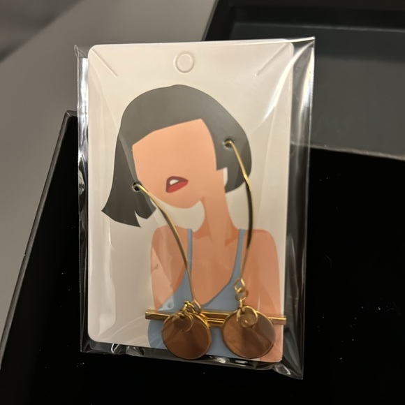 Great Deal Gorgeous Earrings - Picture 4 of 4